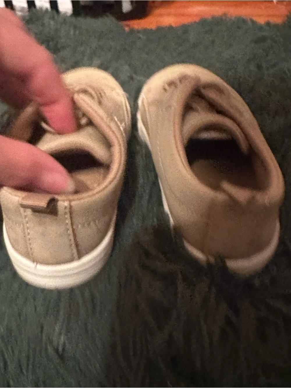 4/$20 💫 OshKosh B’gosh Tan Suede Sneakers Toddler Size 7 Tan Suede Sneak